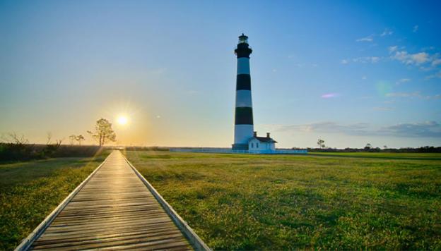 couples trip to the obx - bodie island lighthouse in south nags head